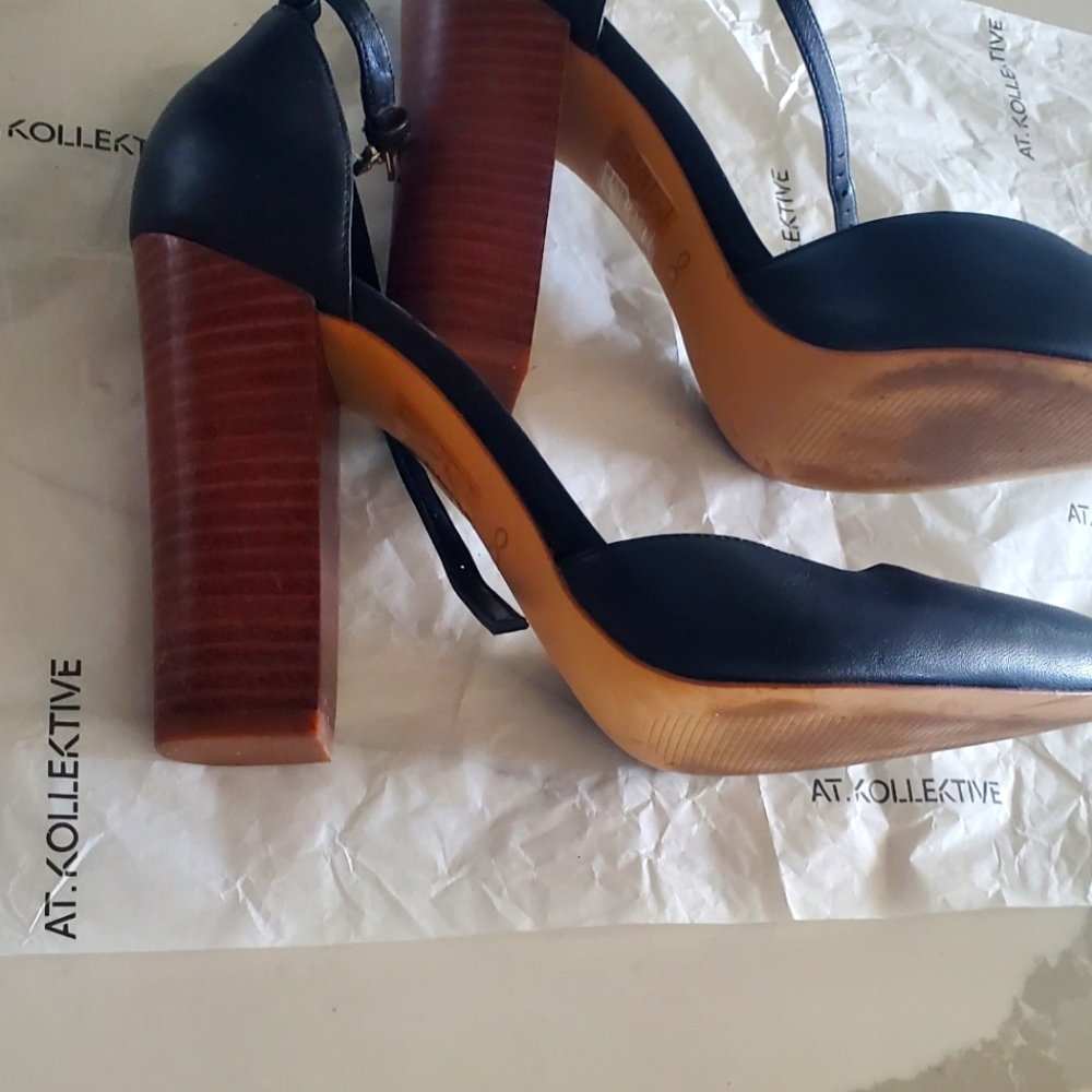 Secy woman pumps